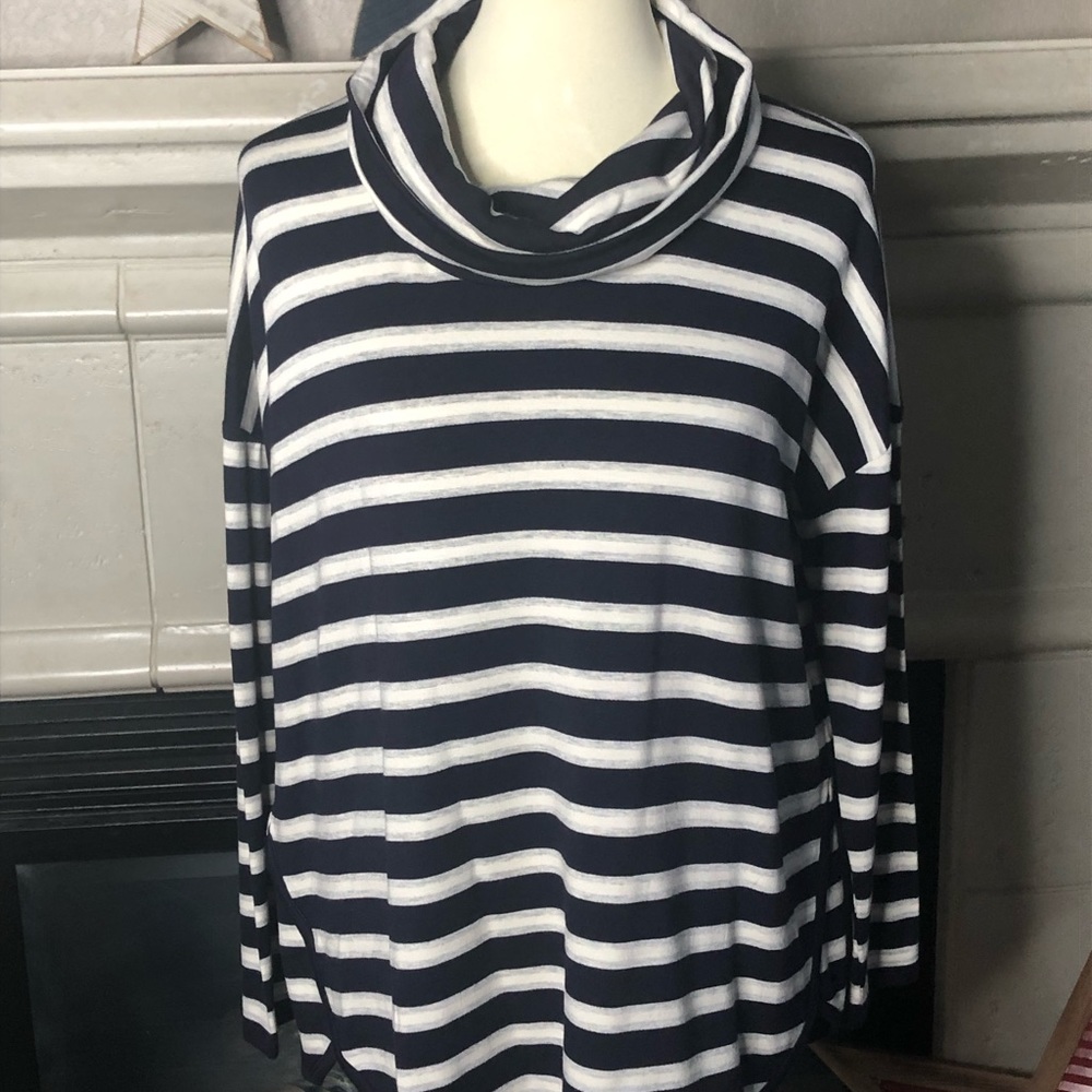 Lou and Grey long sleeve turtleneck, size M/L.